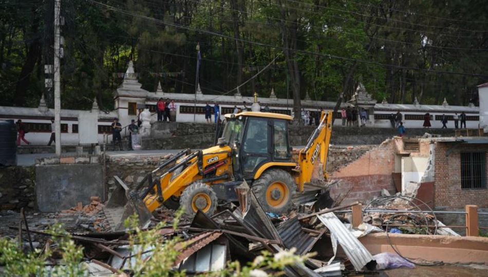 शनिबार बिहानैदेखि स्वयम्भु क्षेत्रमा चल्यो डोजर